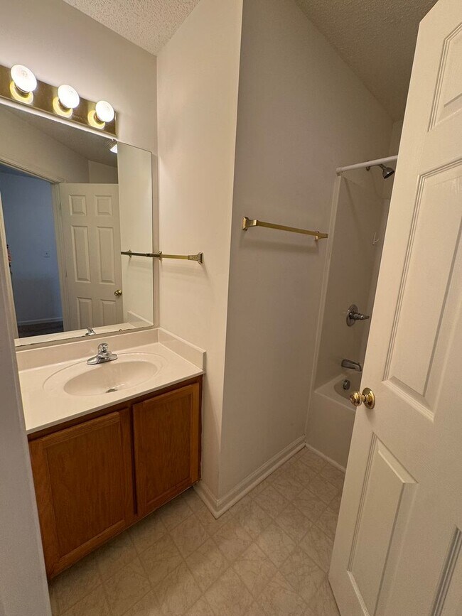 Building Photo - 141 Springwood Ln