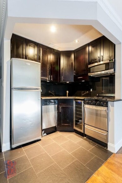 Primary Photo - 145 E 26th St