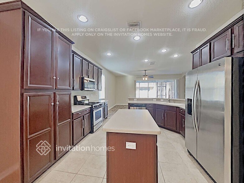 Building Photo - 17421 New Cross Cir