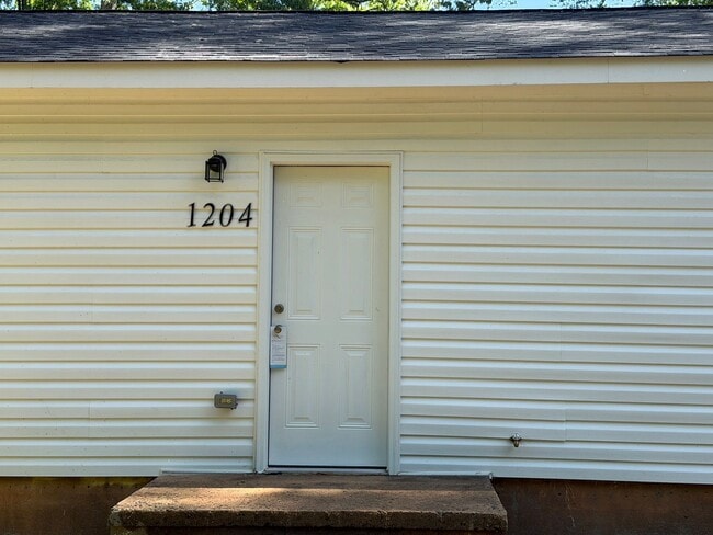 Building Photo - Rebuilt 2 Bedroom House in Gastonia!!