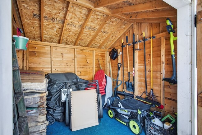 Building Photo - 3BR Cape Available 2/1