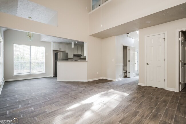 Building Photo - 242 Fairview Point