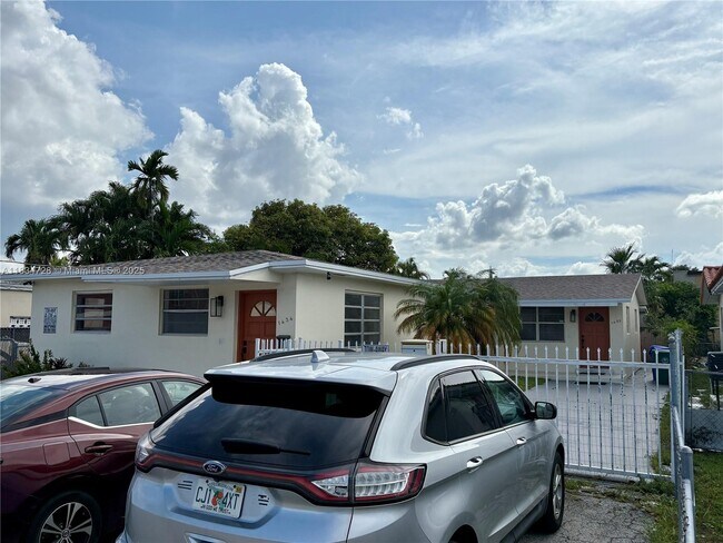Building Photo - 1434 SW 22nd Ave