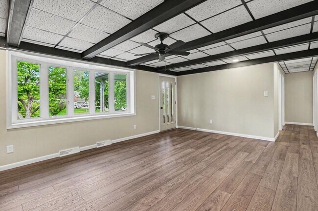 Building Photo - 6101 Blue Valley Ave