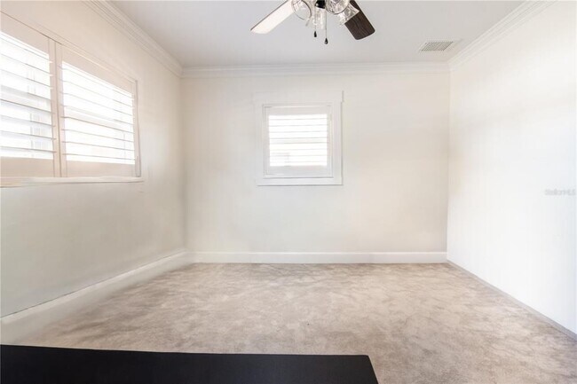 Building Photo - 600 43rd Ave NE