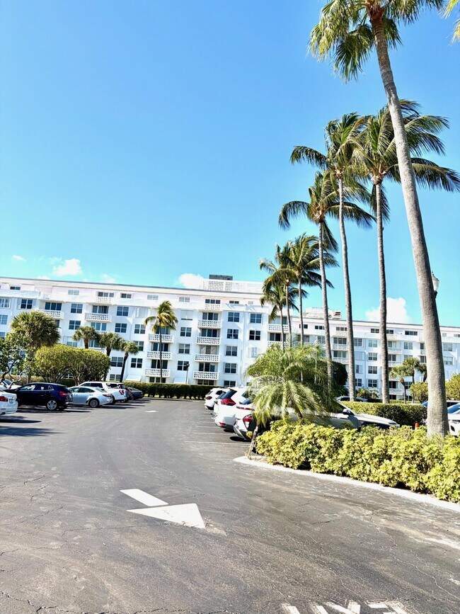 Building Photo - 2840 S Ocean Blvd