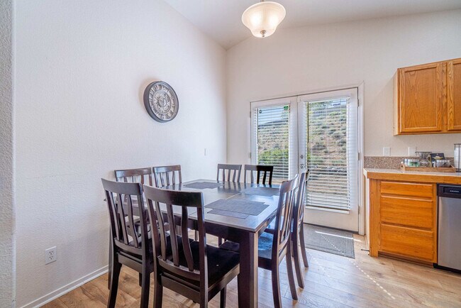 Building Photo - 1550 Carousel Ct