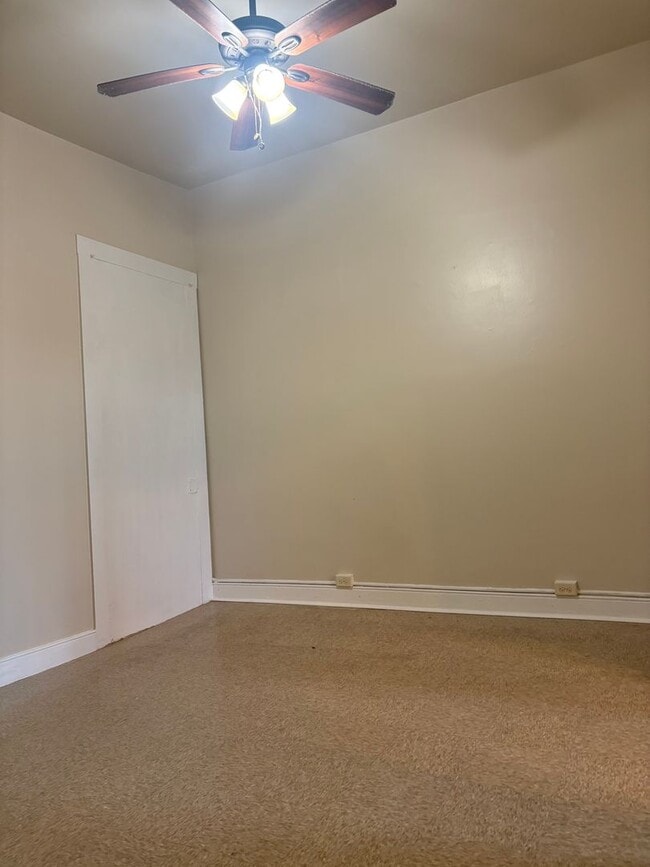 Building Photo - 344 S Queen St