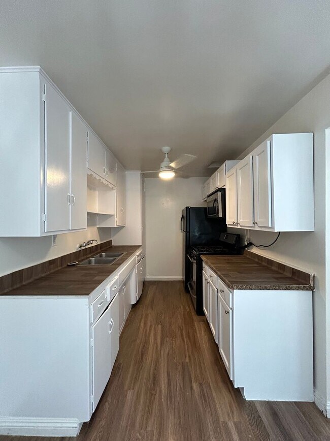 Building Photo - 931-933 Florida