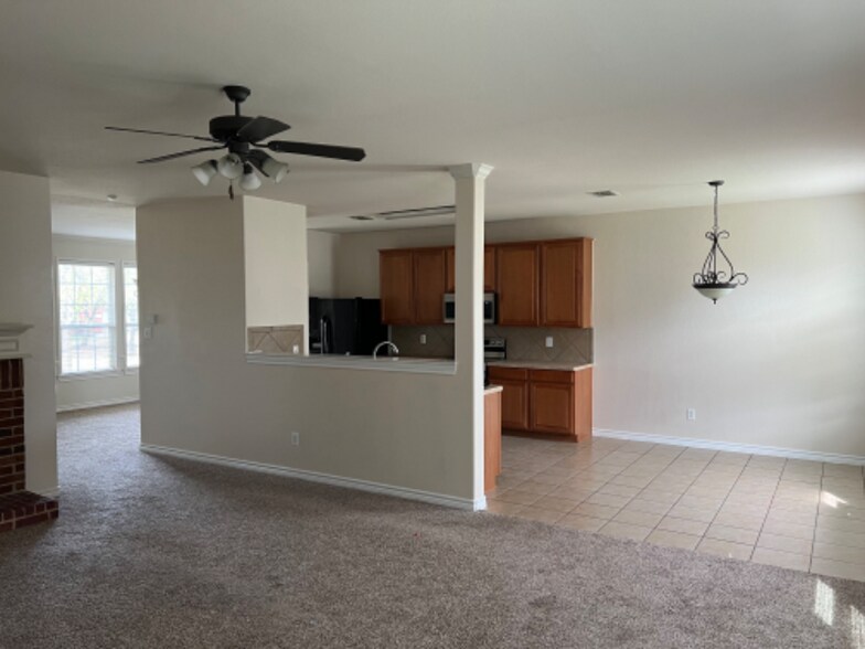 Building Photo - 1738 Summerwood Ln