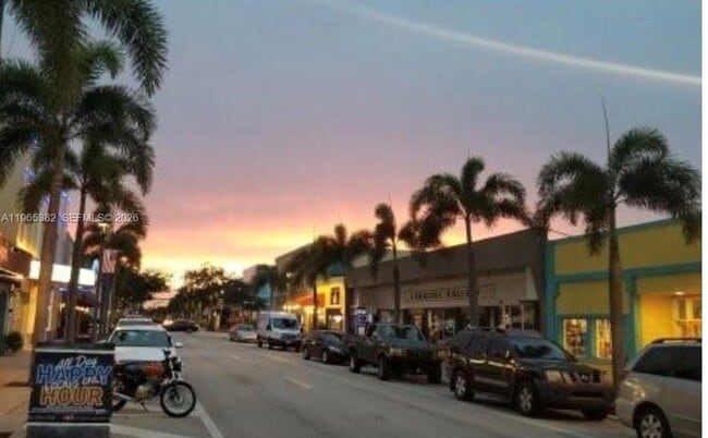 Building Photo - 605 S J St