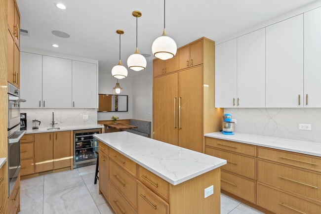 Building Photo - 9526 Lawndale Ave