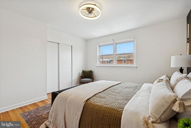 Building Photo - 228 Rock St