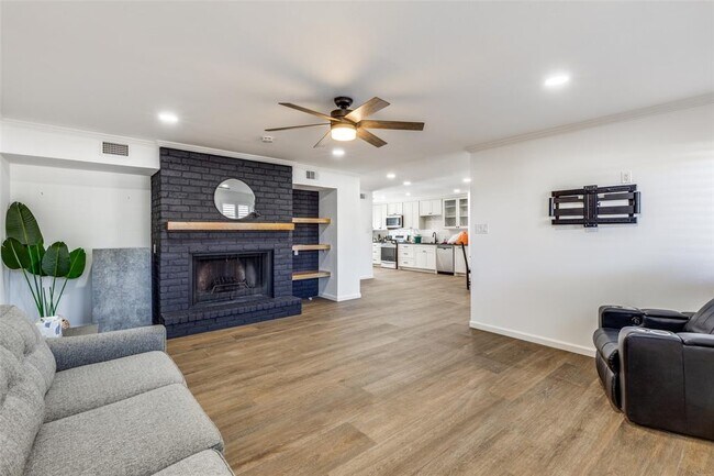 Building Photo - 11127 Pinehurst Dr