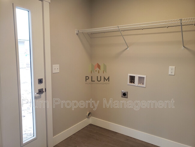 Building Photo - 4724 Giada Dr