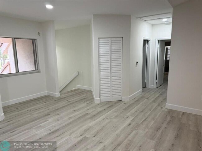 Building Photo - 16364 Malibu Dr