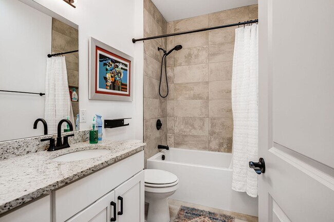 Building Photo - Modern & Fully-Furnished 3-Bedroom Home in Arden with Utilities Included