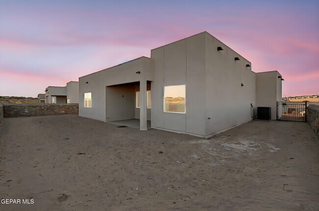 Building Photo - 836 Eltham Dr