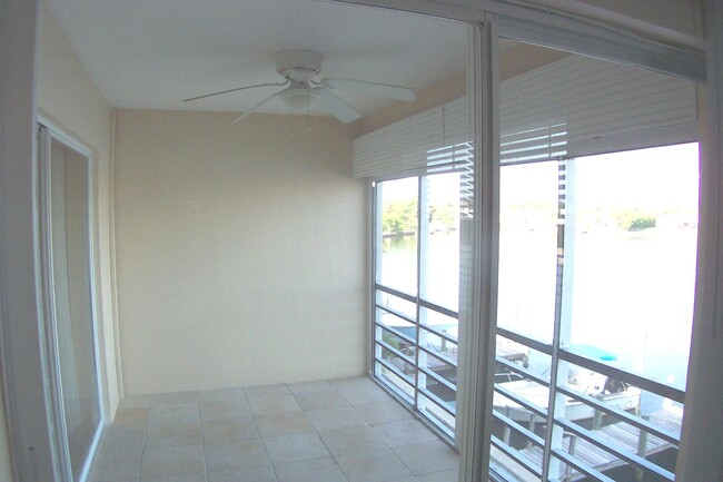 Building Photo - 531 W Kalmia Dr