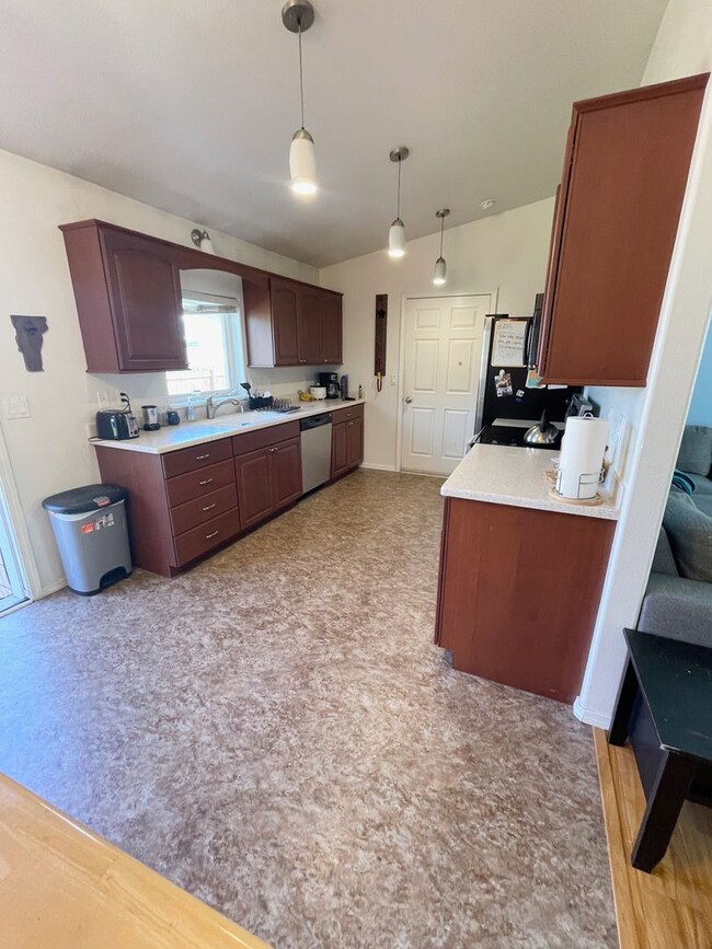 Building Photo - 3bd Home for Rent in Fairbanks! FUEL INCLU...
