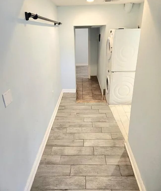 Building Photo - Beautiful 3-Bedroom Garden Apartment in th...