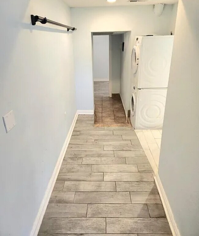 Building Photo - Beautiful 3-Bedroom Garden Apartment in the Heart of Salt Lake City