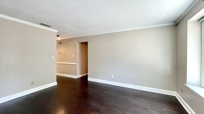 Building Photo - 1120 Revelstroke Ct