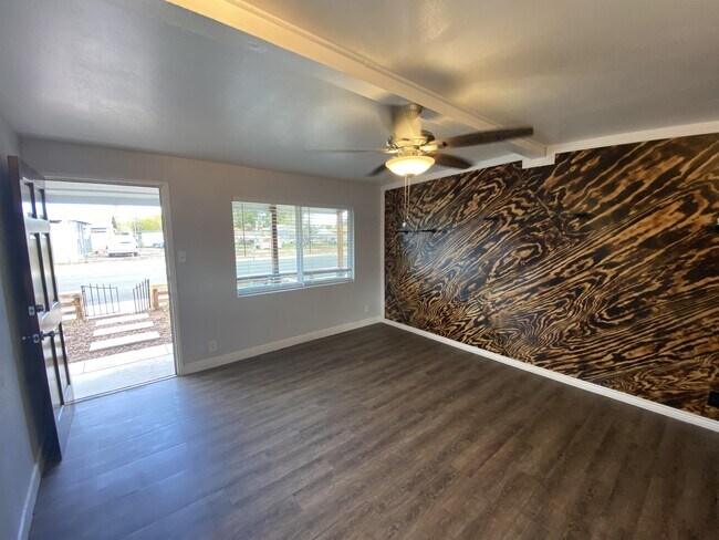 Building Photo - 433 N 14th St