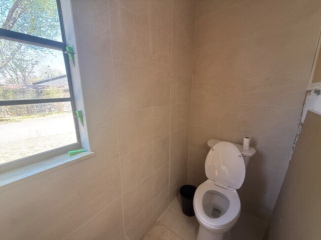 Building Photo - 1925 Bunting Ct