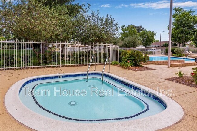 Building Photo - 26076 Viento Ct