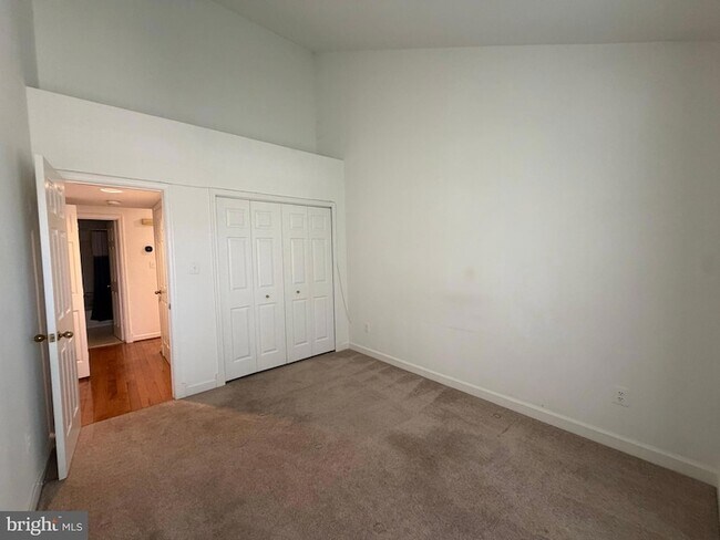 Building Photo - 5911 Barbados Pl