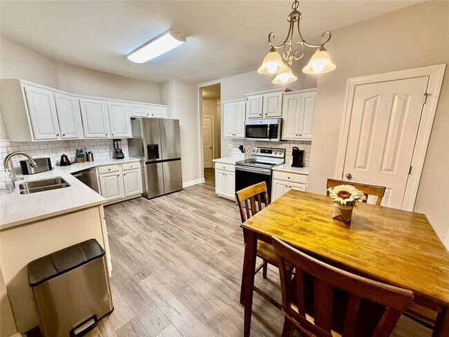 Building Photo - 5135 Cactus Cove Ln