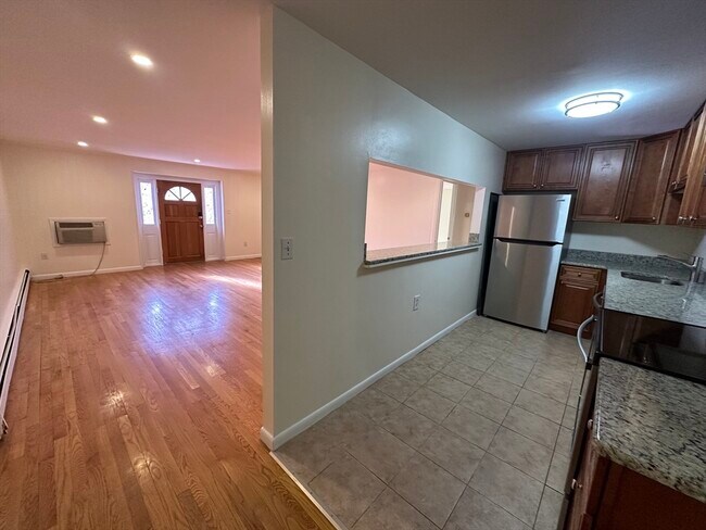 Building Photo - 121 Tremont St