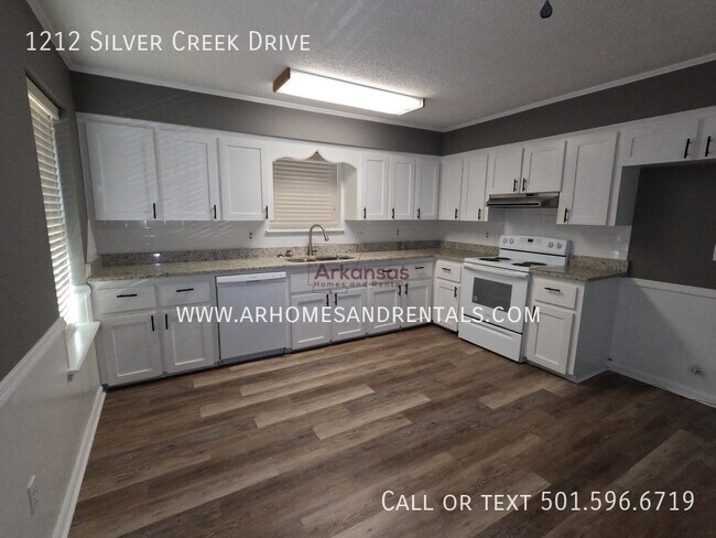 Building Photo - 1212 Silver Creek Dr