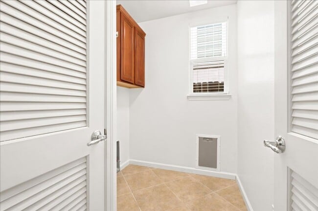 Building Photo - 3169 Parkham Dr
