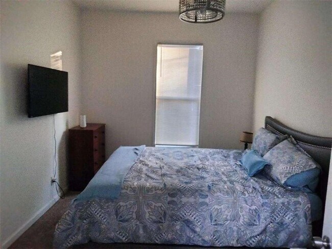 Building Photo - 929 N Grand Ave NW