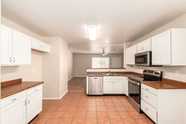 Building Photo - Charming 3 bed in Glendale!