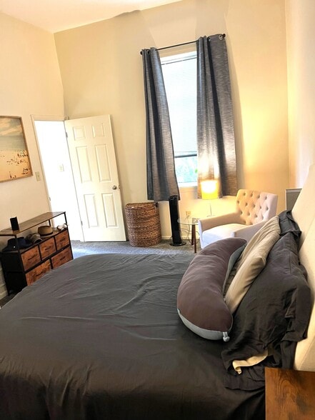 Bedroom - 1114 Bidwell St