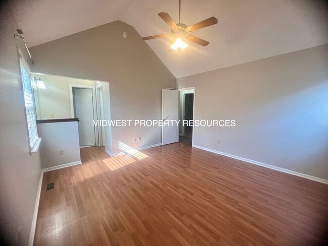 Building Photo - Refreshing & Tidy Lee's Summit Split for L...