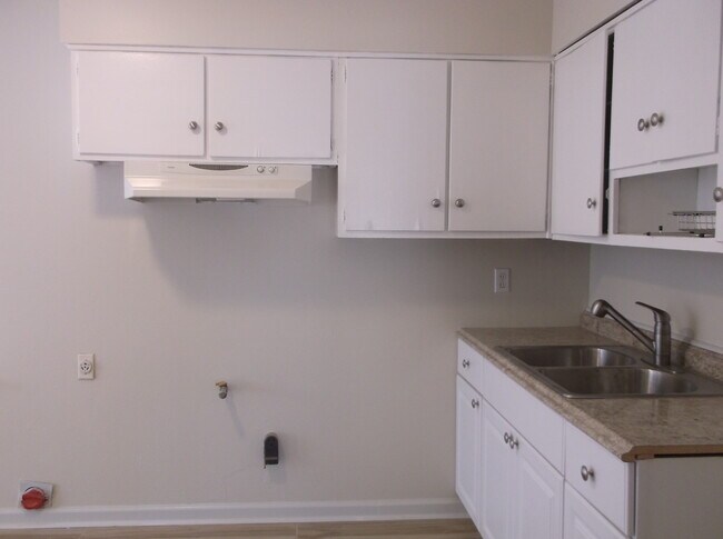 Building Photo - 269 Lillian Dr