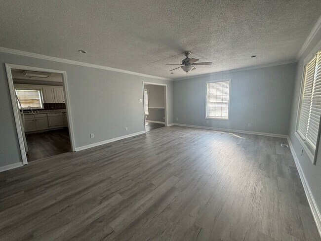 Building Photo - 1082 Hampton Rd