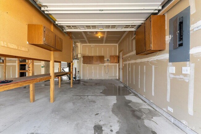 Building Photo - Single Family Home For Rent