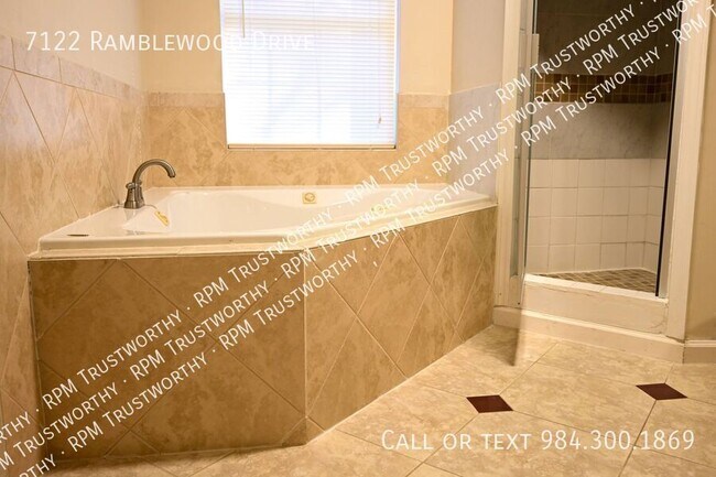 Building Photo - 7122 Ramblewood Dr