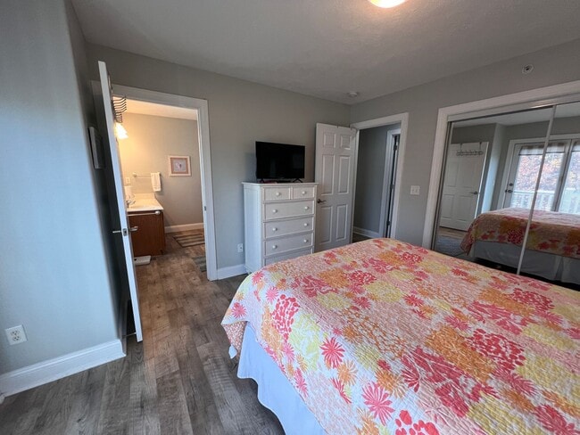 Building Photo - Stylish Downtown Traverse City Condo – Ful...