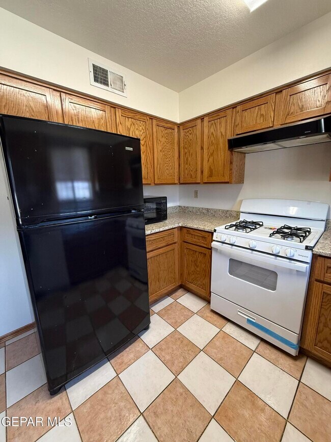 Building Photo - 8403 Villanova Dr