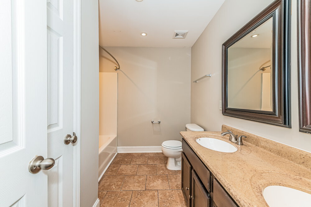 Building Photo - 6412 Willowlawn Dr