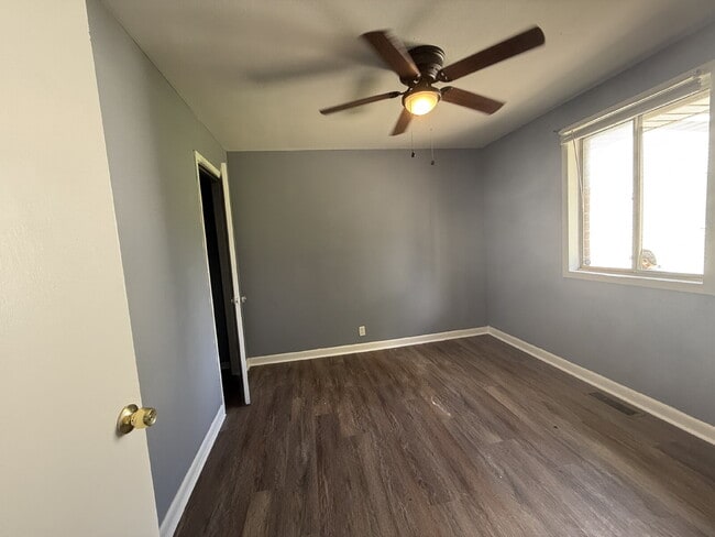 Building Photo - Newly Renovated 2-Bedroom Near Downtown Nashville