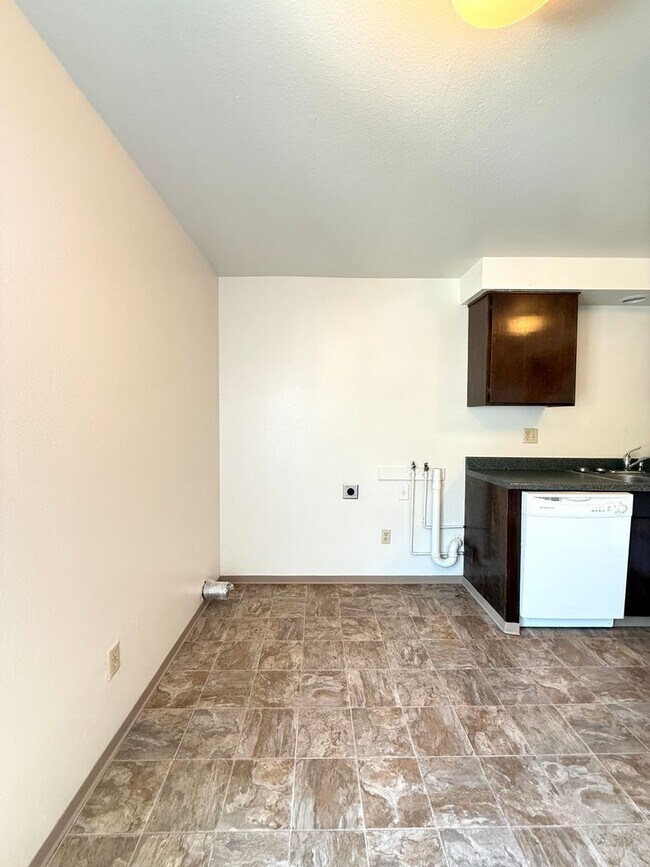 Building Photo - 330 Independence Cir