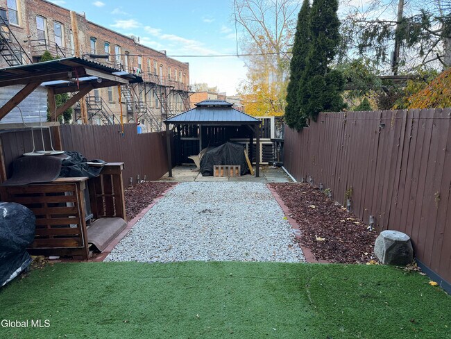 Building Photo - 39 S Lake Ave