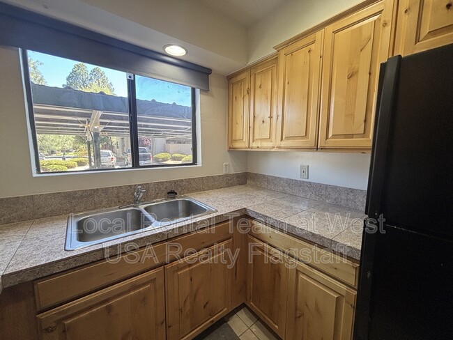 Building Photo - 3200 S Litzler Dr